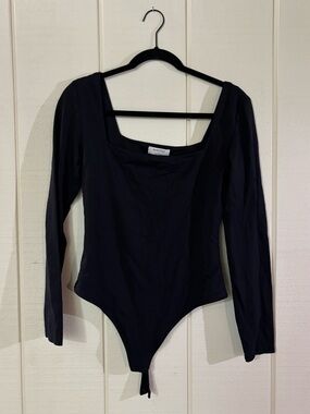 Aritzia Babaton Contour Headway Squareneck Bodysuit in Black Size L